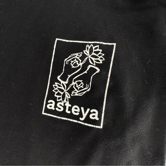 Vuori Raceback Tank Top Asteya Workout Athletic Gym Running Black Tank Top XS - Picture 3 of 8